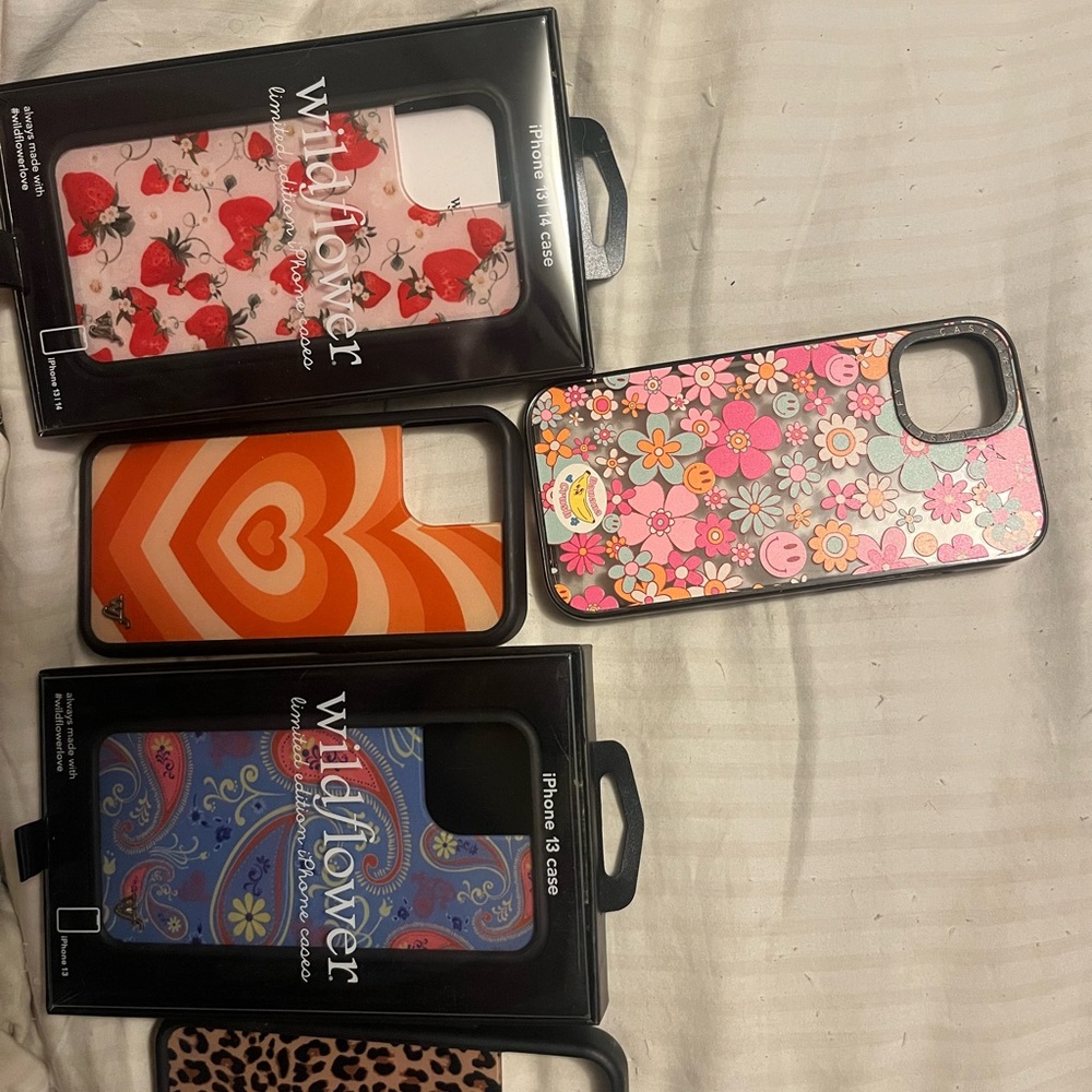 Lot of iPhone 13 phone cases wildflower and casetify